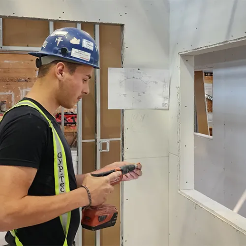 wall and ceiling trade worker